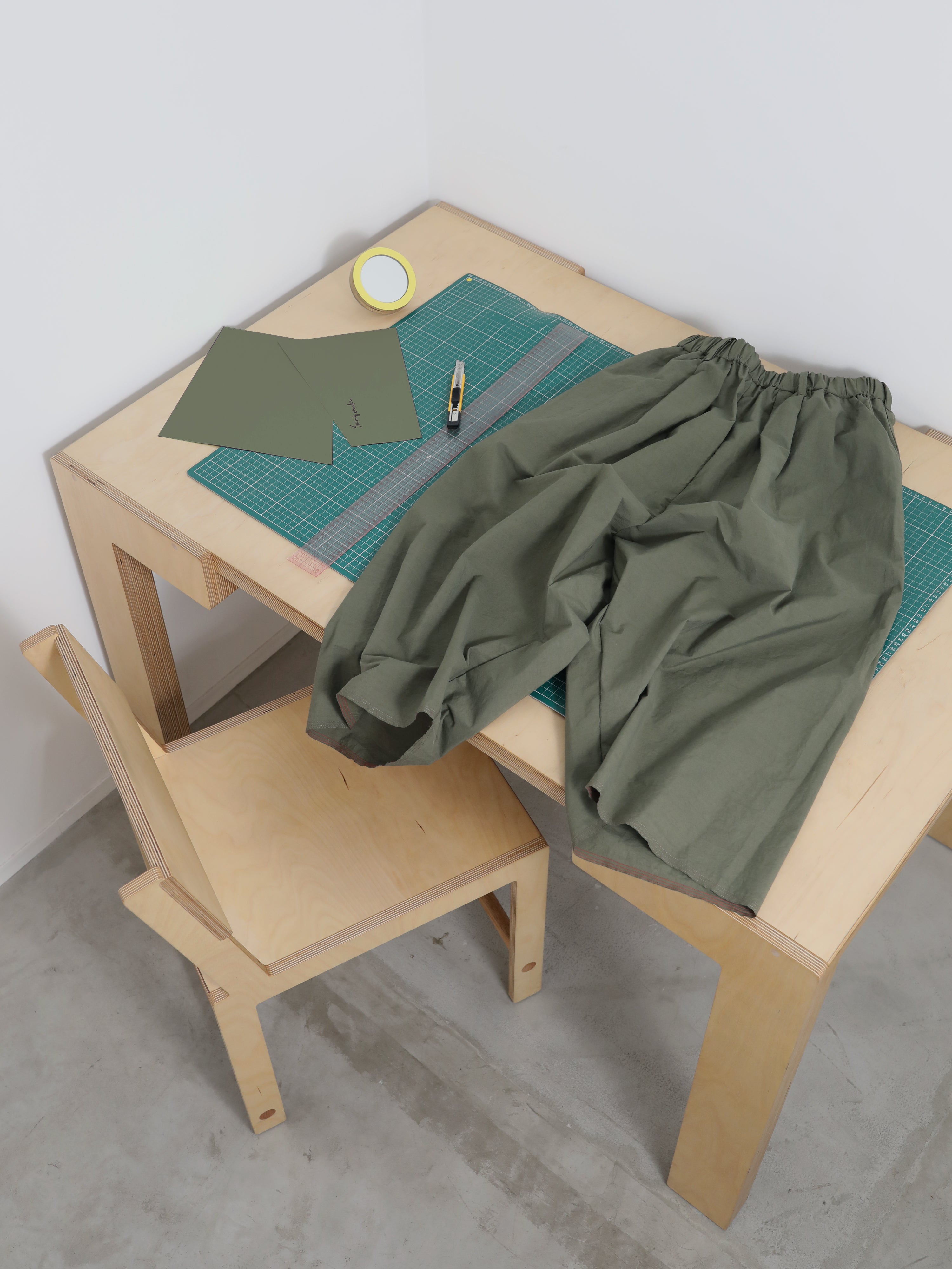 耳鳴！ Boy Friend Chapllin Pants - （ コピー用紙 ） – サリゲナク