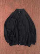 ずっときれいな  Barrel V  Neck Cardigan　 - （  FABRITEC / 変形ピケ  ）