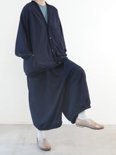 ずっときれいな  Barrel V  Neck Cardigan　 - （  FABRITEC / 変形ピケ  ）